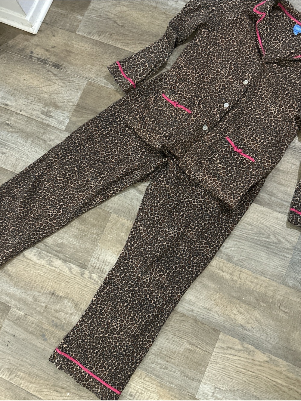 Vera Wang Brown Leopard Print Pajama Set with Pink Trim